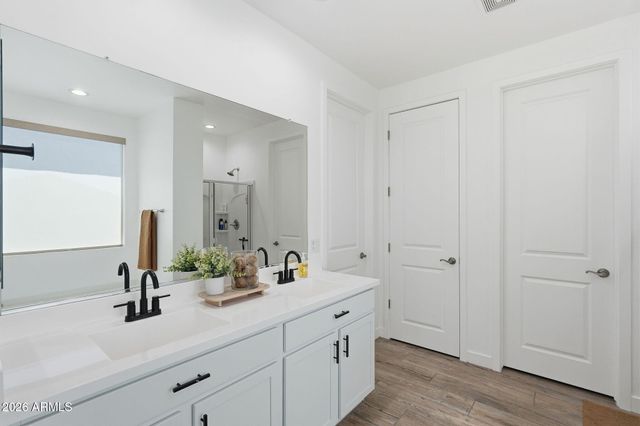 236 E LELAND Road, San Tan Valley, AZ 85140