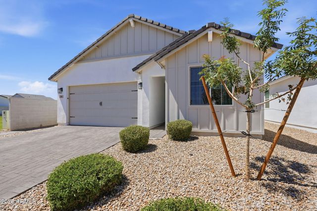 236 E LELAND Road, San Tan Valley, AZ 85140