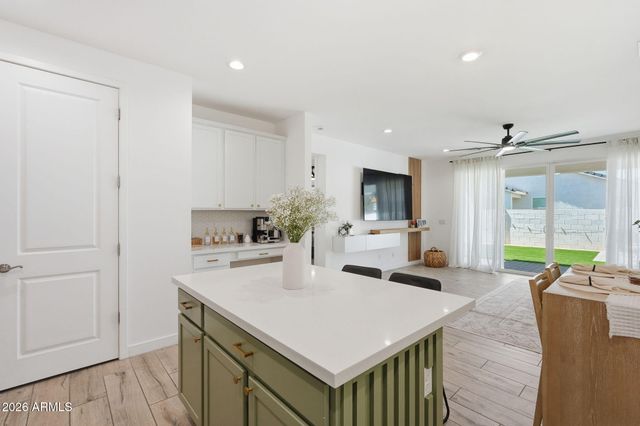 236 E LELAND Road, San Tan Valley, AZ 85140