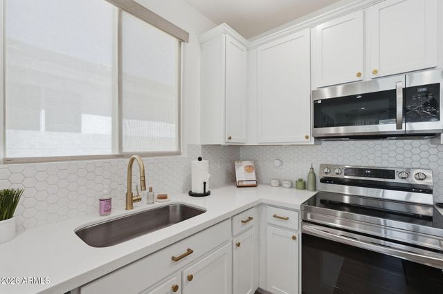 236 E LELAND Road, San Tan Valley, AZ 85140