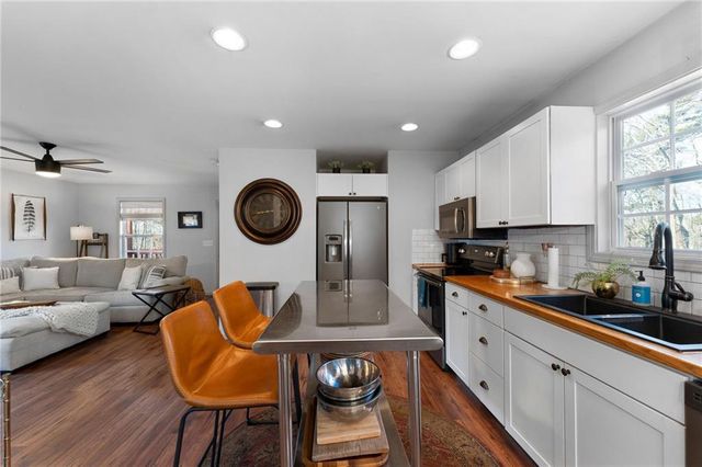 15 Swallow SE Drive, White, GA 30184