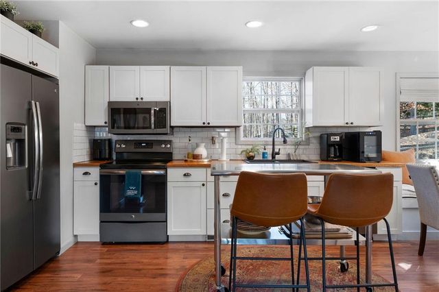 15 Swallow SE Drive, White, GA 30184