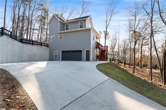 15 Swallow SE Drive, White, GA 30184