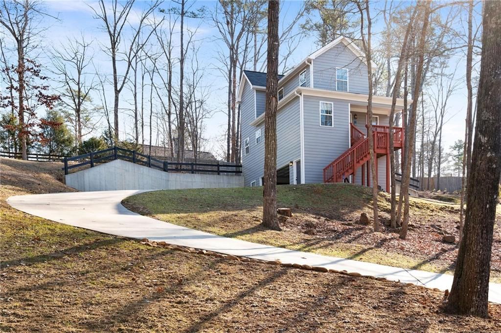 15 Swallow SE Drive, White, GA 30184