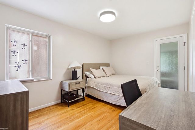1790 Kenmore Drive, Grosse Pointe Woods, MI 48236