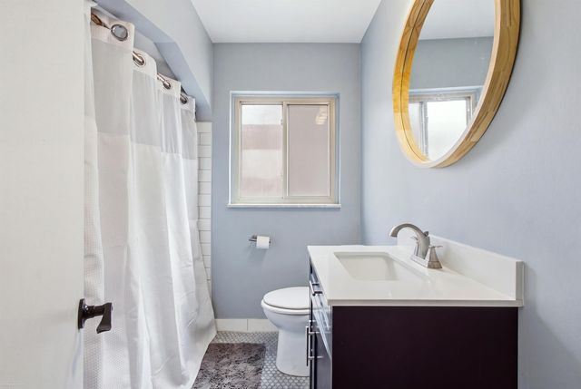1790 Kenmore Drive, Grosse Pointe Woods, MI 48236