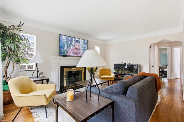 1790 Kenmore Drive, Grosse Pointe Woods, MI 48236