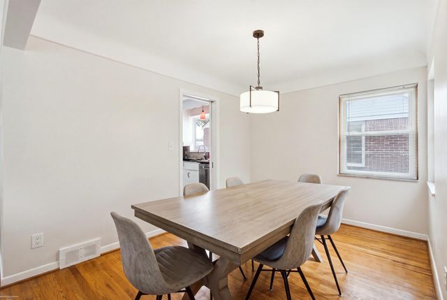 1790 Kenmore Drive, Grosse Pointe Woods, MI 48236