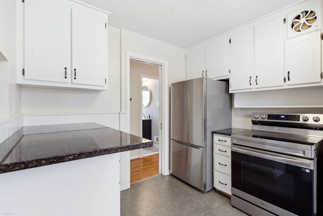 1790 Kenmore Drive, Grosse Pointe Woods, MI 48236