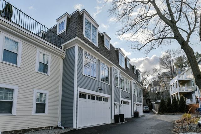 145 Stoughton St 4, Boston, MA 02125
