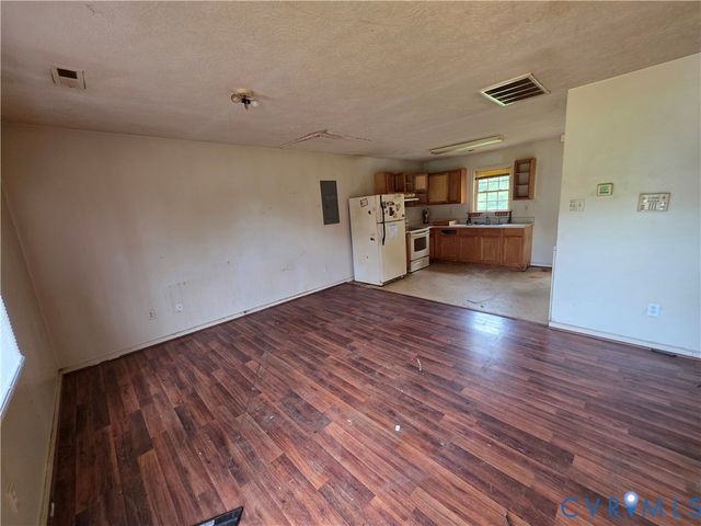 646 Valley Dr, Callao, VA 22435