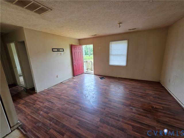 646 Valley Dr, Callao, VA 22435
