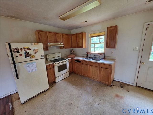 646 Valley Dr, Callao, VA 22435