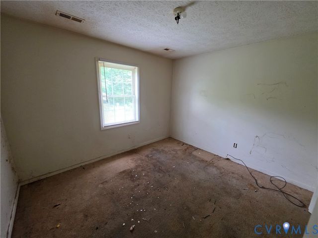 646 Valley Dr, Callao, VA 22435