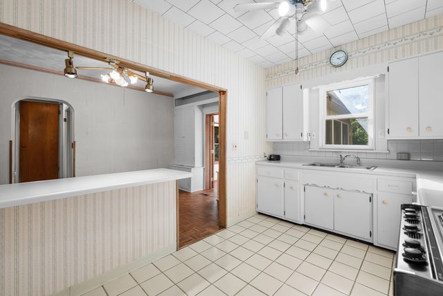 1100 34th Avenue, Moline, IL 61265