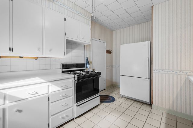 1100 34th Avenue, Moline, IL 61265