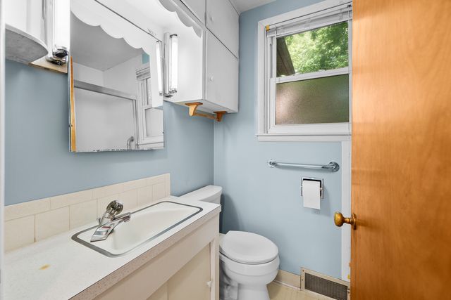 1100 34th Avenue, Moline, IL 61265