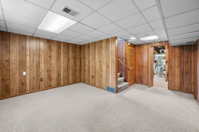 1100 34th Avenue, Moline, IL 61265