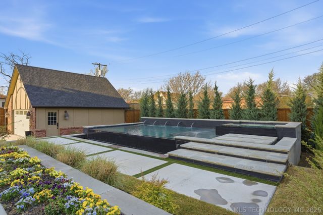 2436 S St Louis Avenue, Tulsa, OK 74114