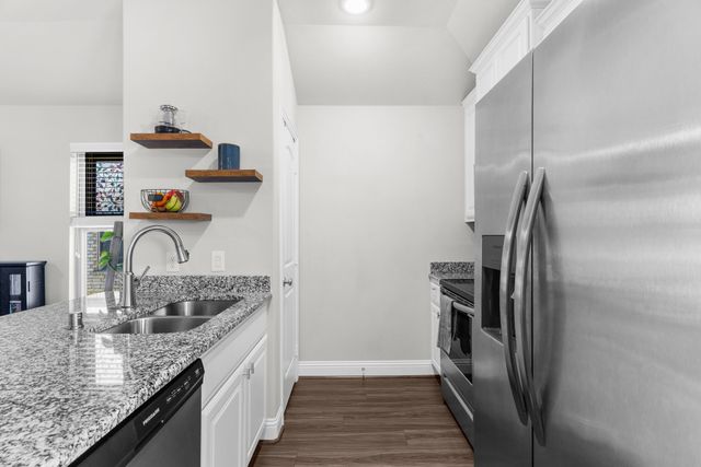 1406 Waverley Drive, Greenville, TX 75402