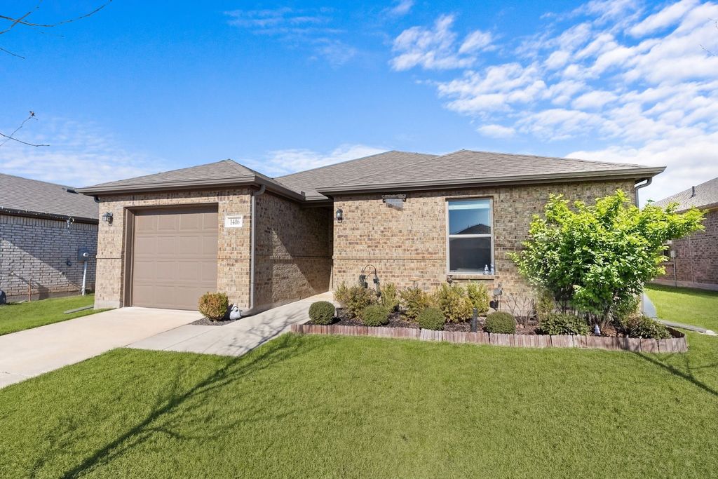 1406 Waverley Drive, Greenville, TX 75402