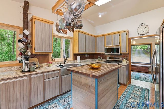 1061 Turkey Ridge Dr, Powhatan, VA 23120