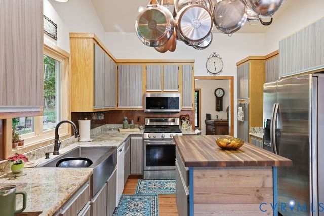 1061 Turkey Ridge Dr, Powhatan, VA 23120