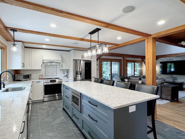 85 Stowell Road, Bedford, NH 03110
