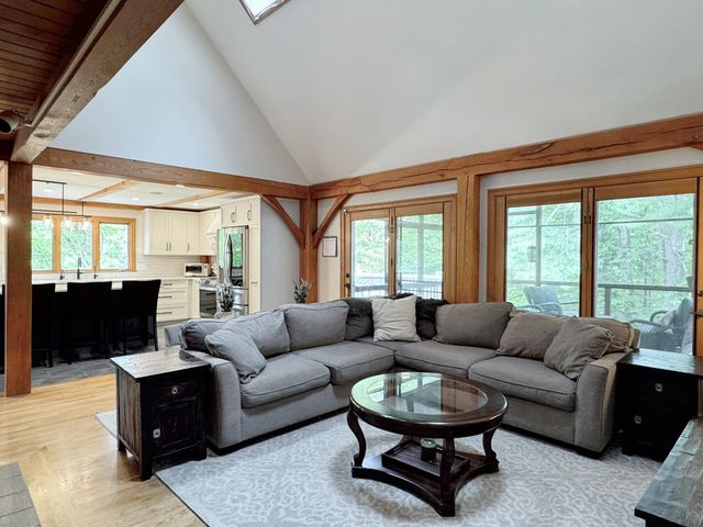 85 Stowell Road, Bedford, NH 03110
