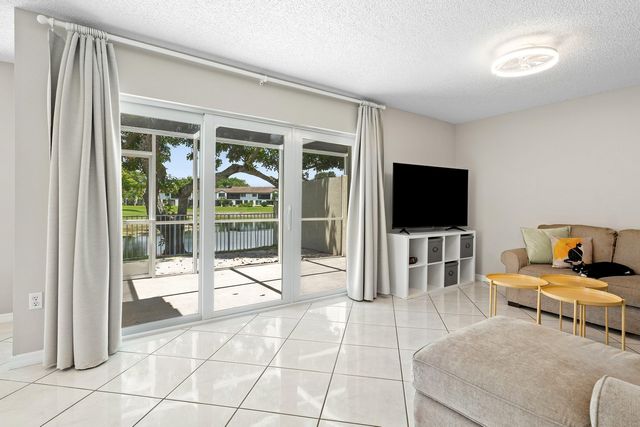 6240 NW 76th Court, Parkland, FL 33067