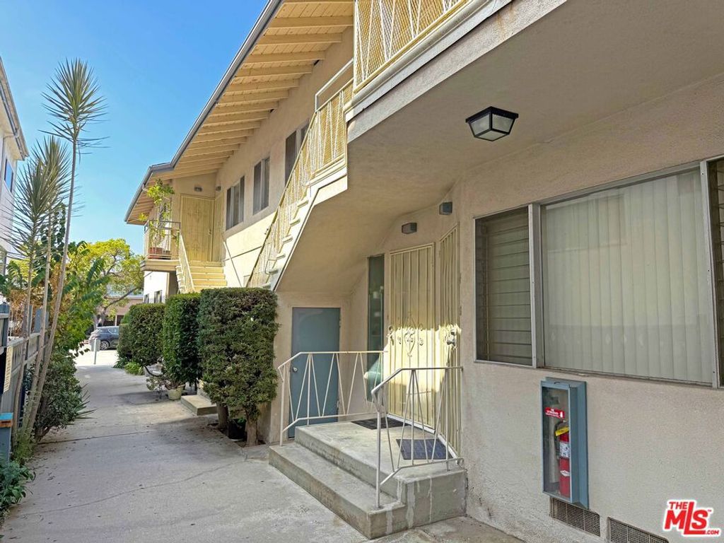 3726 Mentone Avenue, Los Angeles, CA 90034 — photo 3