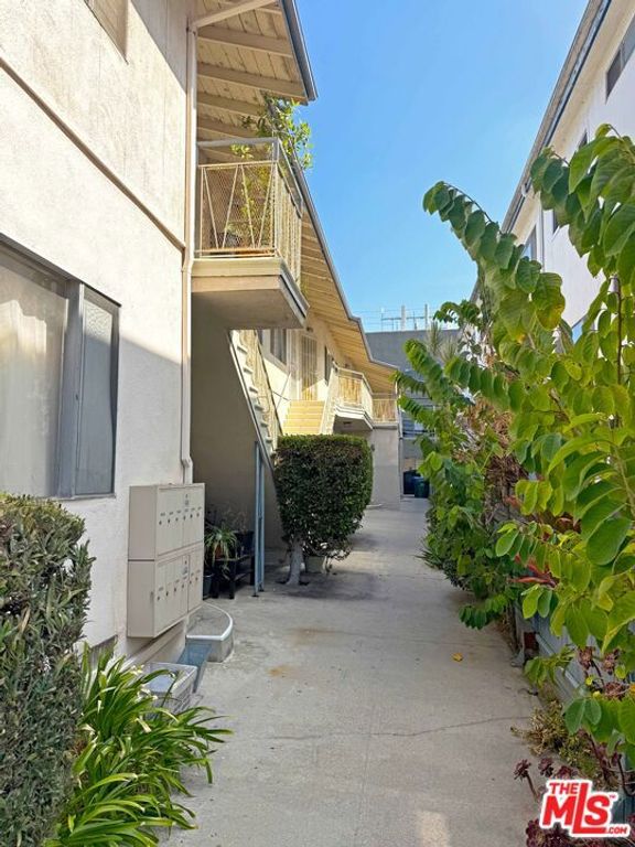 3726 Mentone Avenue, Los Angeles, CA 90034 — photo 4