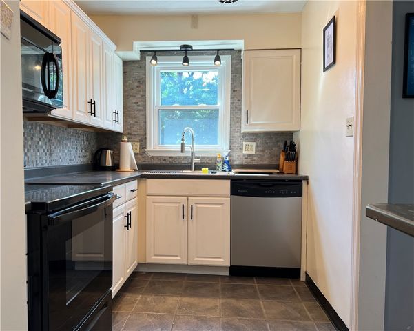 6833 Meade St 6, Point Breeze, PA 15208