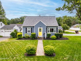 15 Forest Drive, Colonie, NY 12205