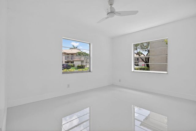 5561 Lakeside Drive 107, Margate, FL 33063