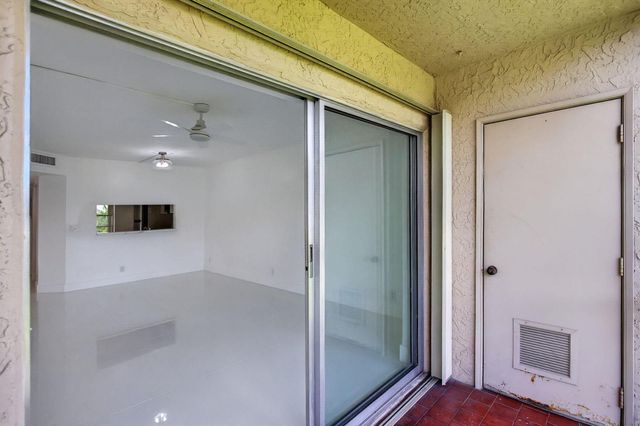 5561 Lakeside Drive 107, Margate, FL 33063