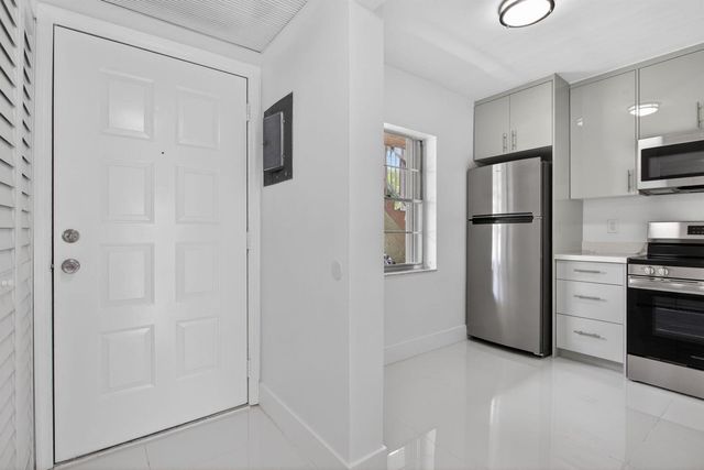5561 Lakeside Drive 107, Margate, FL 33063