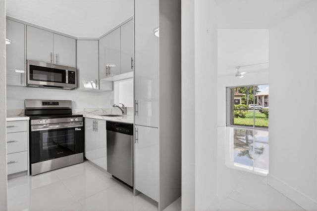 5561 Lakeside Drive 107, Margate, FL 33063