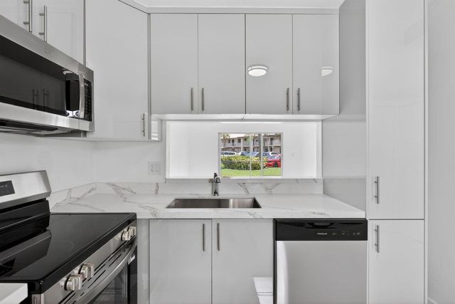 5561 Lakeside Drive 107, Margate, FL 33063