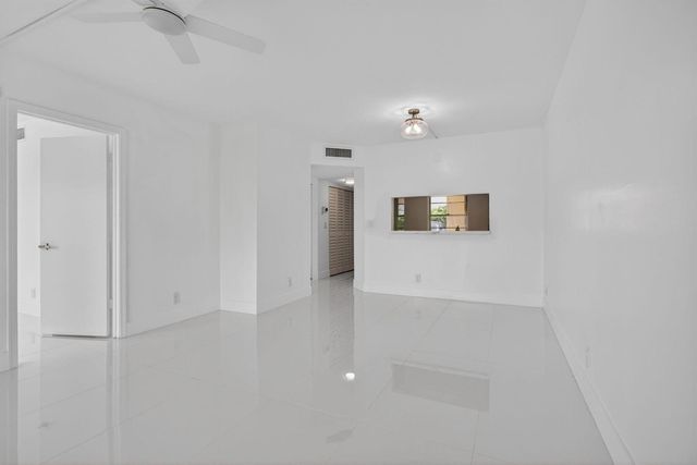 5561 Lakeside Drive 107, Margate, FL 33063