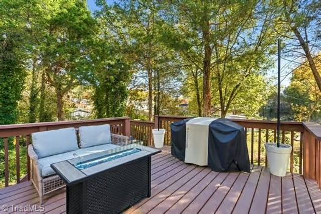 4813 Barkas NW Drive, Winston-salem, NC 27106