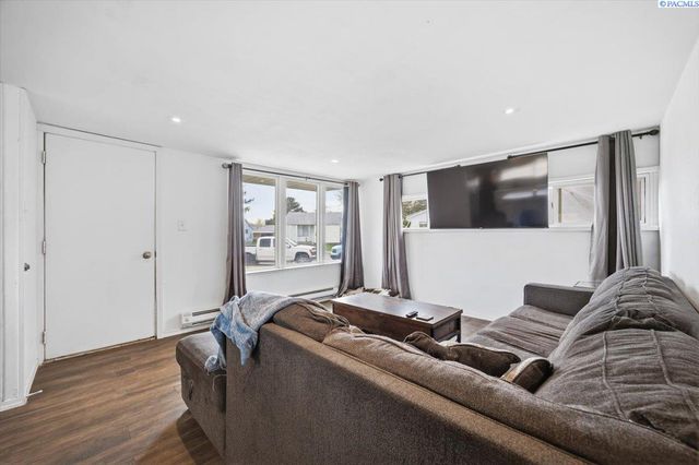 1520 Perkins Avenue, Richland, WA 99354