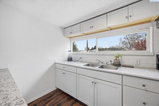 1520 Perkins Avenue, Richland, WA 99354