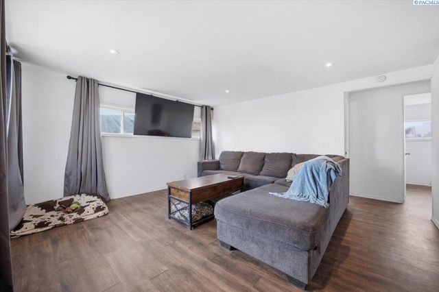 1520 Perkins Avenue, Richland, WA 99354