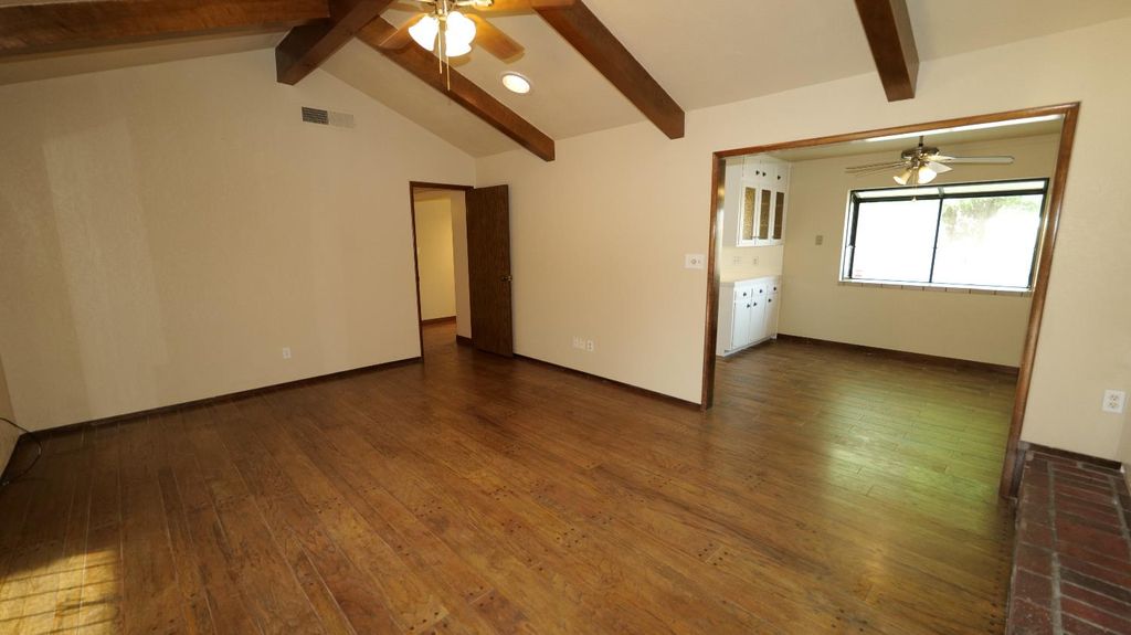 Image 10 of property listing at 7684 N 6th Street, Fresno, CA 93720