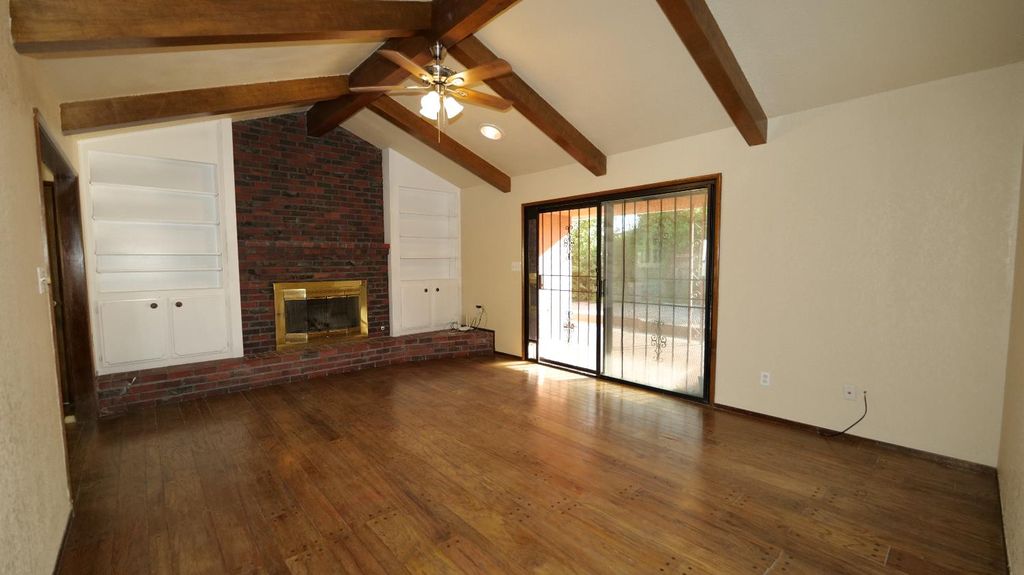 Image 11 of property listing at 7684 N 6th Street, Fresno, CA 93720