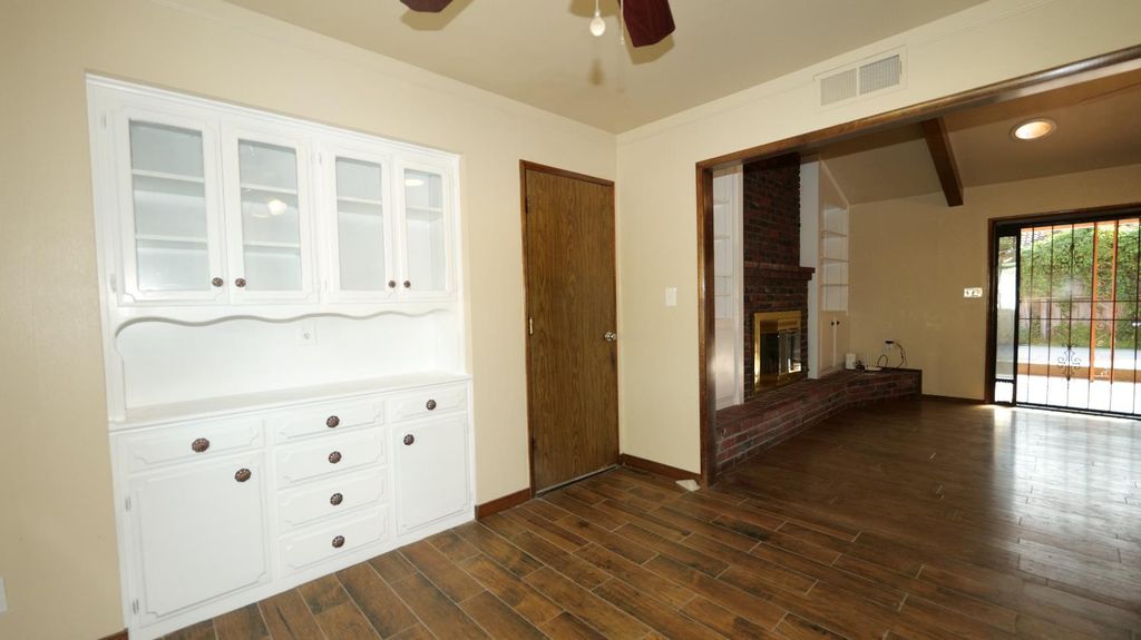 Image 14 of property listing at 7684 N 6th Street, Fresno, CA 93720