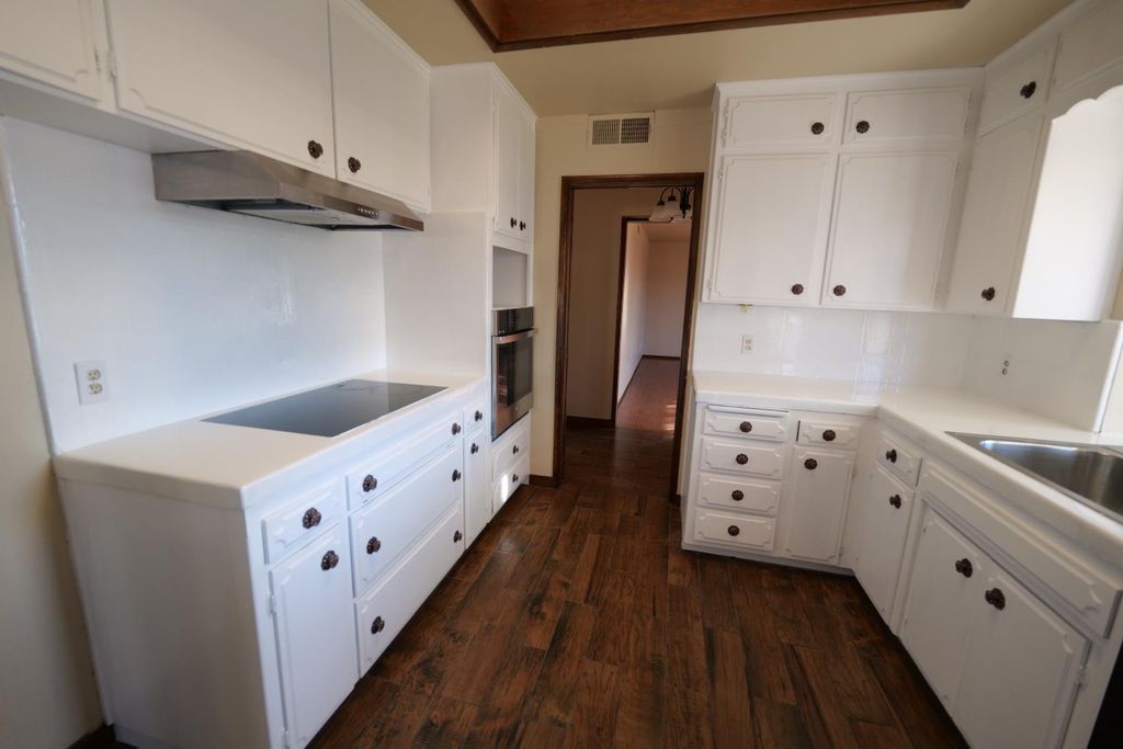 Image 15 of property listing at 7684 N 6th Street, Fresno, CA 93720