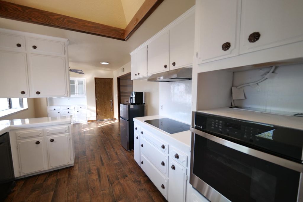 Image 18 of property listing at 7684 N 6th Street, Fresno, CA 93720