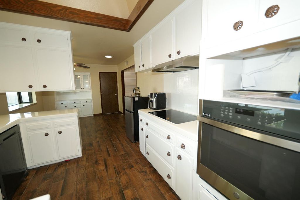 Image 19 of property listing at 7684 N 6th Street, Fresno, CA 93720